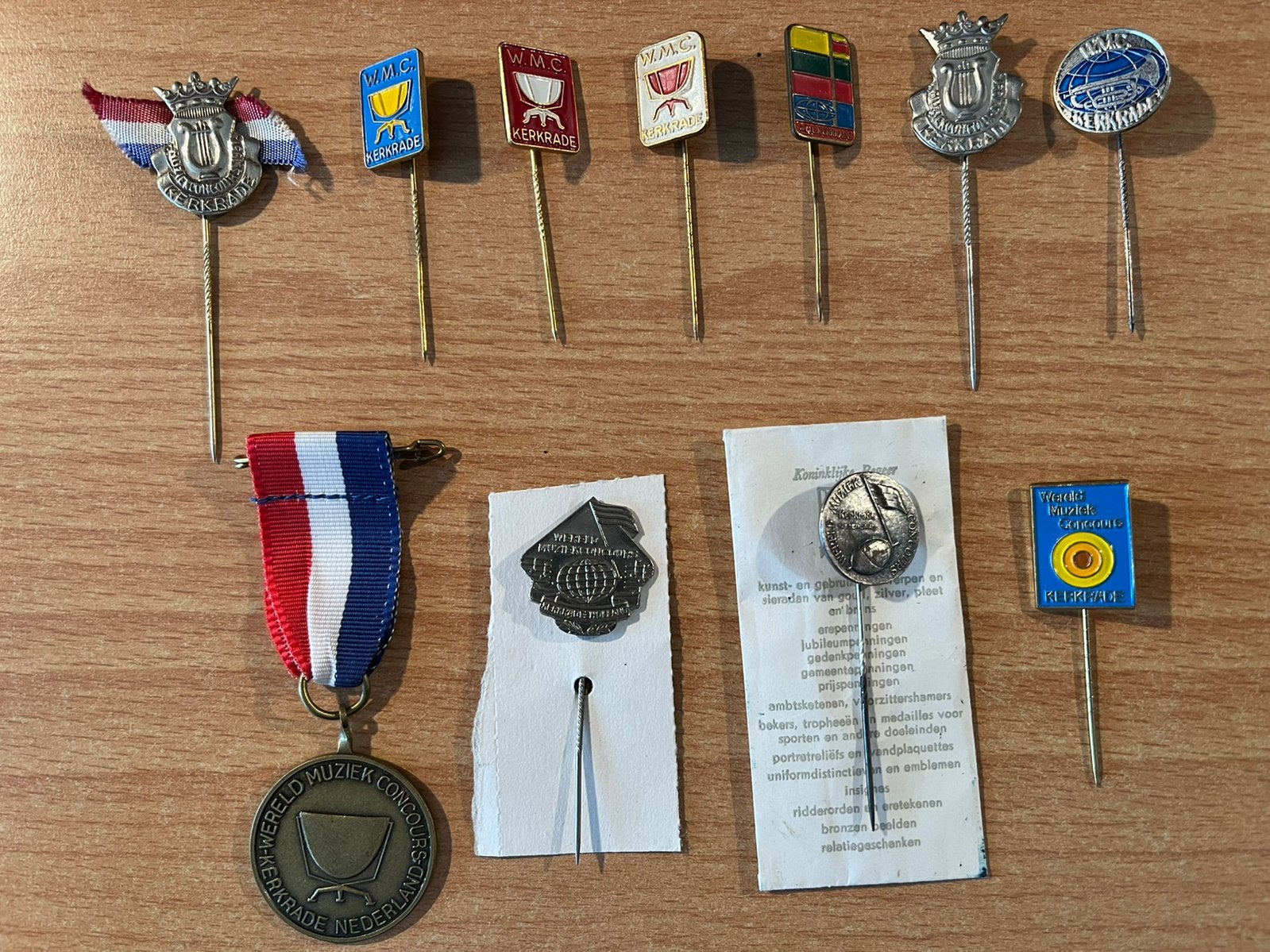 11 speldjes pins Wereld Muziek Concours WMC Kerkrade, Verzamelen, Ophalen of Verzenden, Gebruikt, Overige onderwerpen, Speldje of Pin