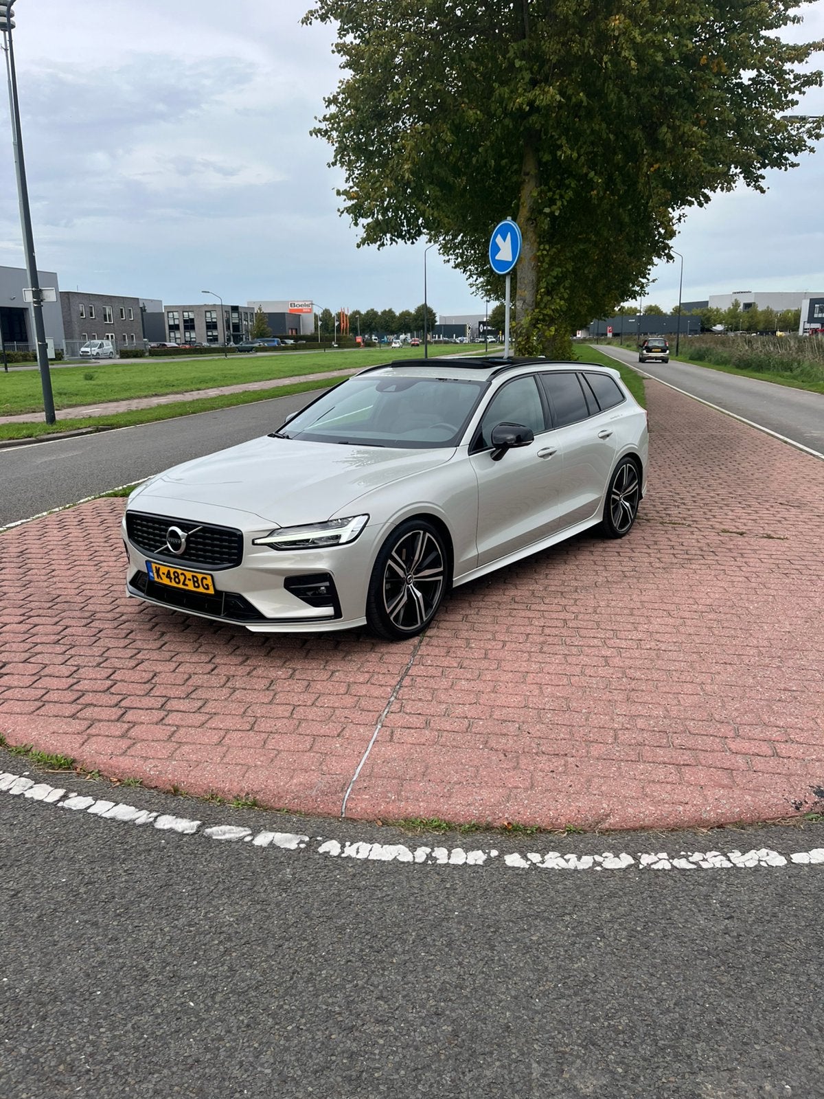 Volvo V60 B3 163pk Geartronic Mild Hybrid 2020 Grijs, Auto's, 1800 kg, 4 cilinders, 1969 cc, 163 pk