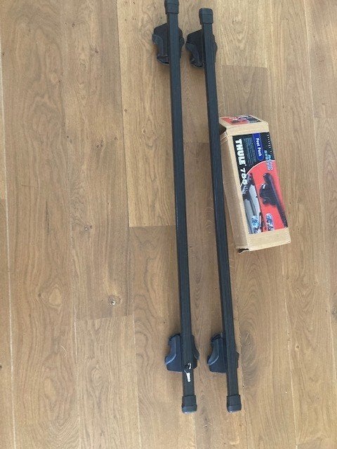dakdrager Thule 755 en stangenset Thule 761, Auto diversen, Ophalen, Gebruikt