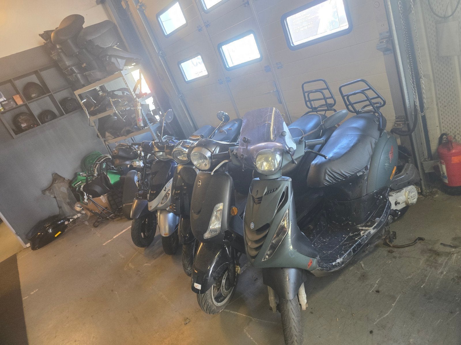 PARTIJ SCOOTERS + ONDERDELEN ZIP FIDDLE ETC. WINKELOPRUIMING, Ophalen, Benzine, Piaggio