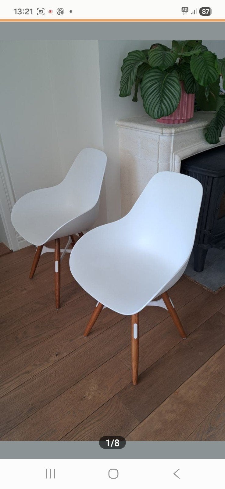 Twee witte moderne design stoelen met houten poten, Huis en Inrichting, Stoelen, Modern design, Gebruikt, Twee, Wit