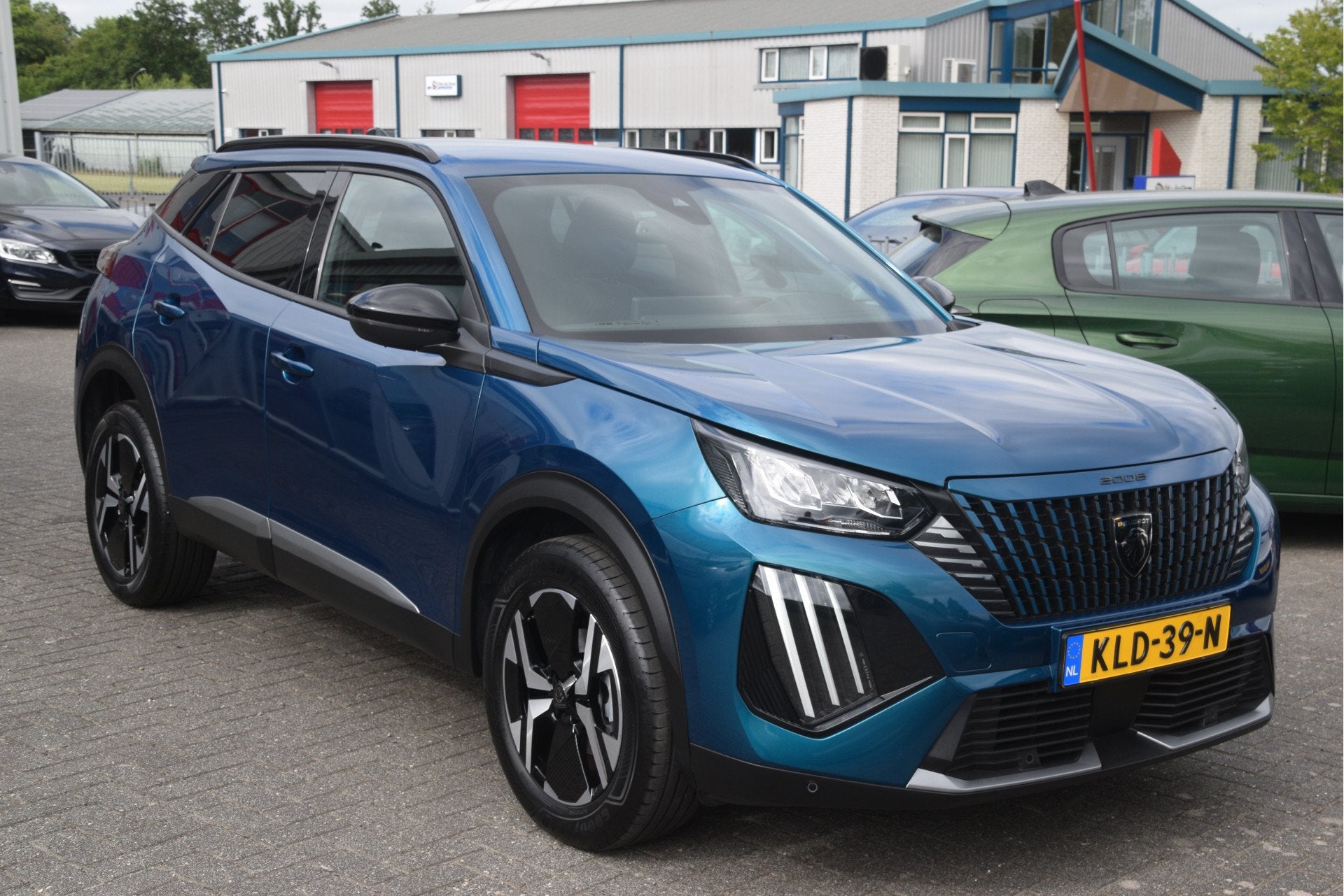 Peugeot 2008 1.2 PureTech 100 Allure Carplay | LED | Clima |, Auto's, Gebruikt, Euro 6, 1199 cc, Blauw