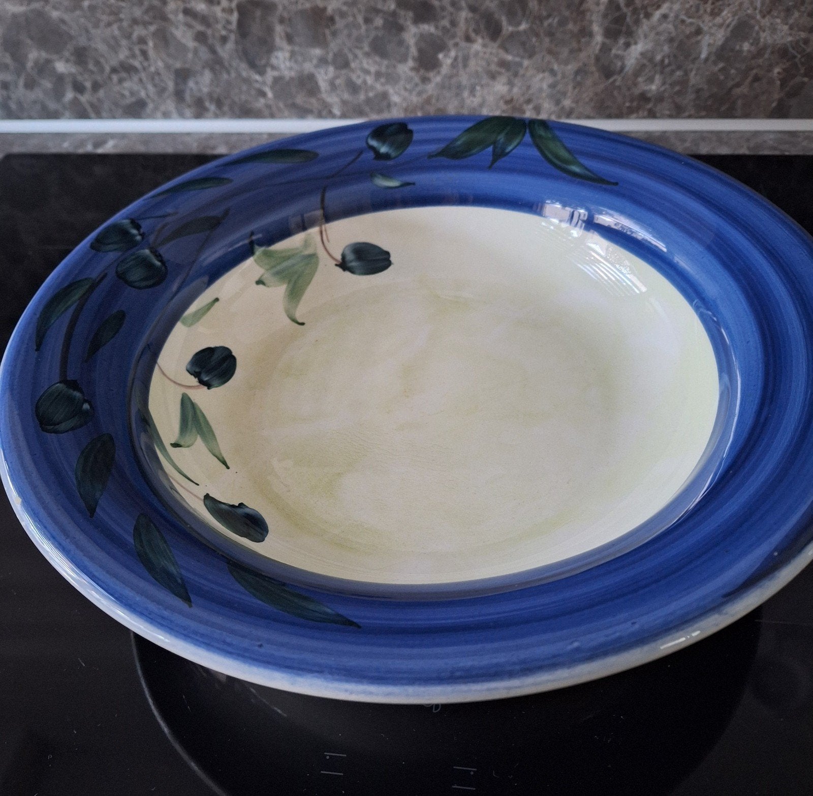 Blue Olive schaal + 4 borden handbeschilderd, Ophalen, Gebruikt, Overige merken, Keramiek