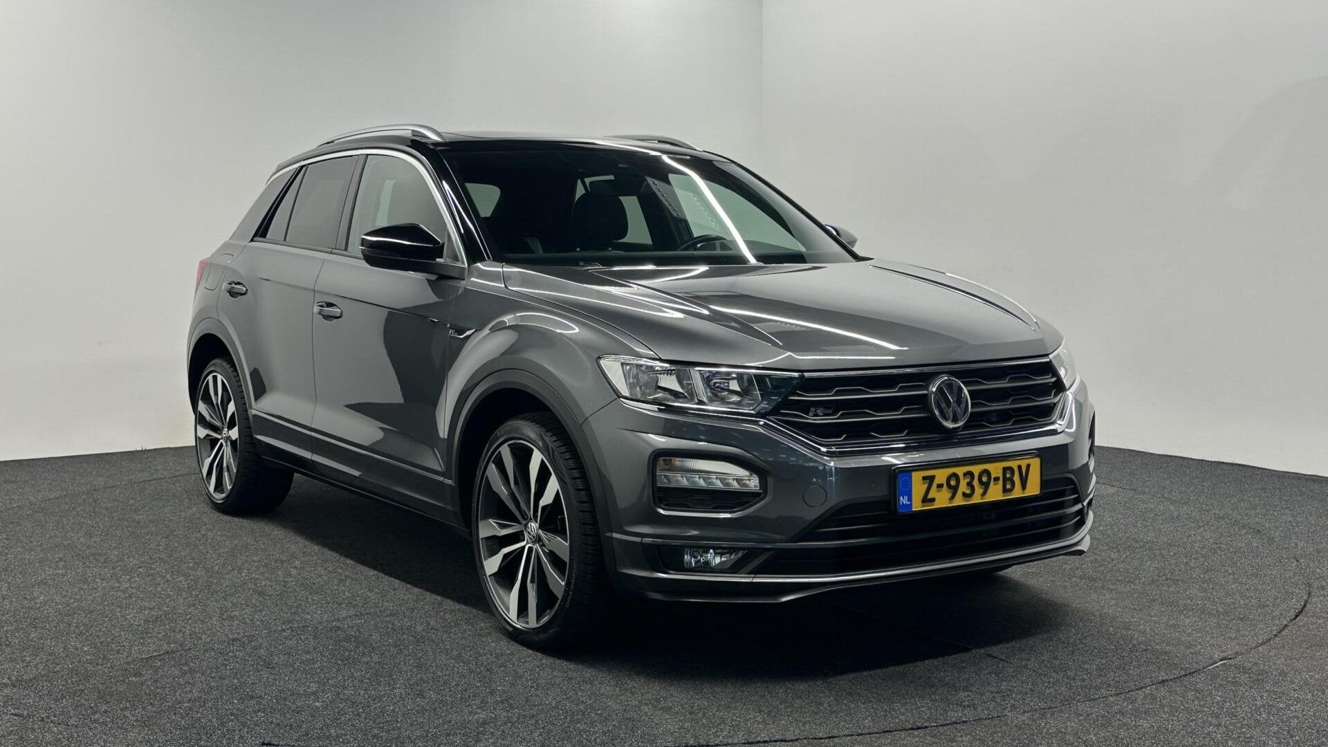 Volkswagen T-Roc 1.5 TSI R Line NAVI CAMERA PANO TREKHAAK CA, Auto's, Stof, Euro 6, 4 cilinders, Bedrijf