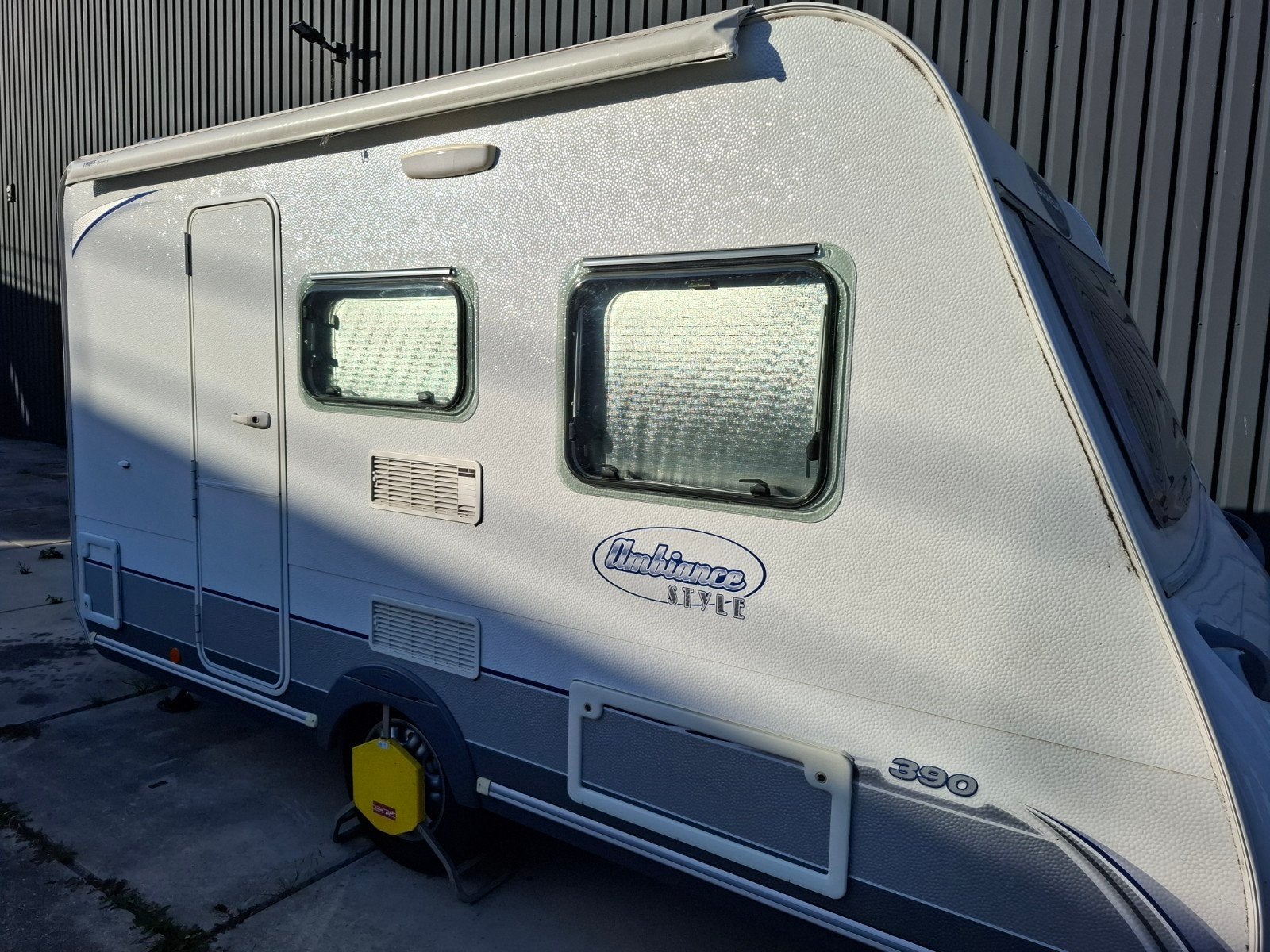 Caravelair Ambiance Style 390 - BOVAG + ZAKLUIFEL + TEMPO100, Caravans en Kamperen, Vast bed, Treinzit, 750 - 1000 kg, Particulier