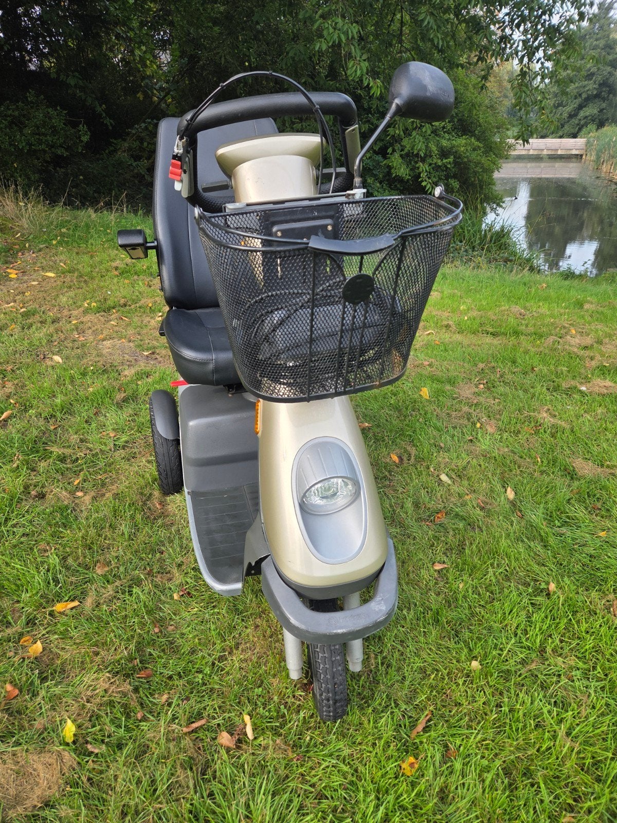 Nette scootmobiel van Handicare type Trophy 2.0, Diversen, Gebruikt, Ophalen of Verzenden, 26 t/m 35 km, Handicare