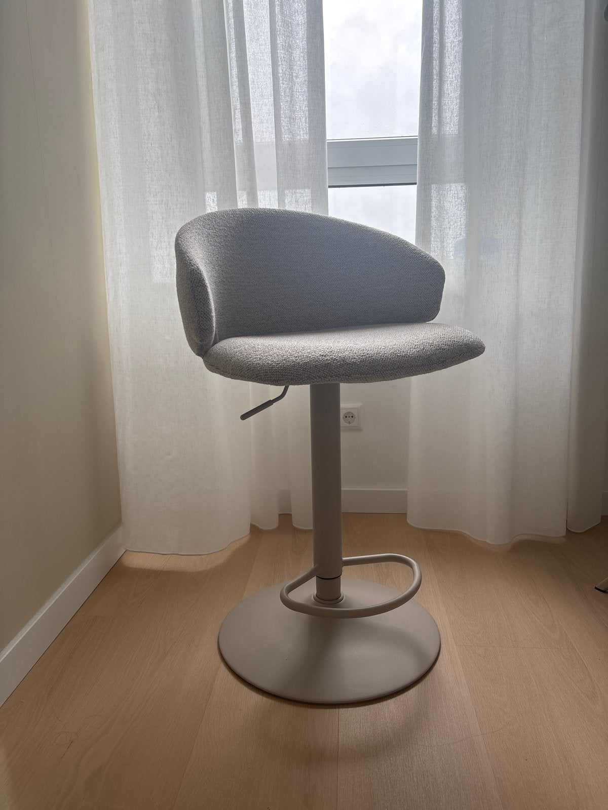 Giga Living Barkruk Valerie Beige Monza - Zo goed als nieuw, Ophalen, In hoogte verstelbaar, Zo goed als nieuw, Metaal
