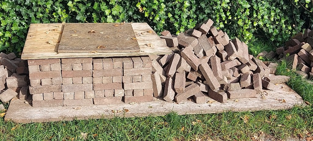 gratis stenen oa 3m2 waaltjes, Tuin en Terras, Ophalen, Gebruikt, Klinkers, Minder dan 5 m²