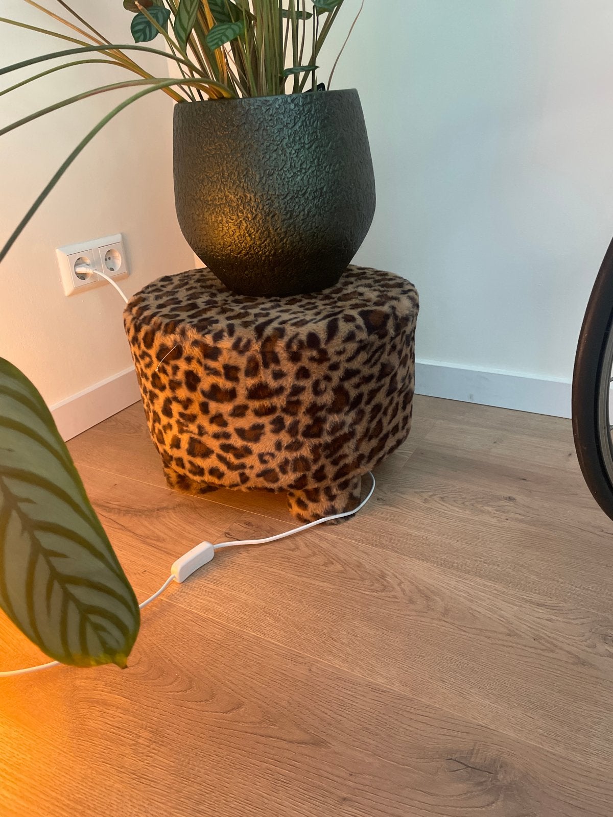 Leopard print poef - Zo goed als nieuw, Minder dan 50 cm, Rond, Ophalen of Verzenden, Zo goed als nieuw