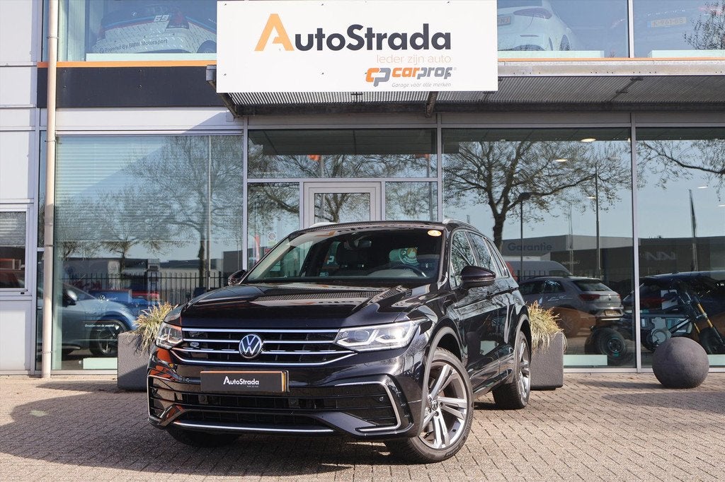 Volkswagen Tiguan 1.4 R-Line TSI eHybrid 245pk SoH 92% | Vir, Auto's, Volkswagen, Adaptive Cruise Control, Leder en Stof, Zwart