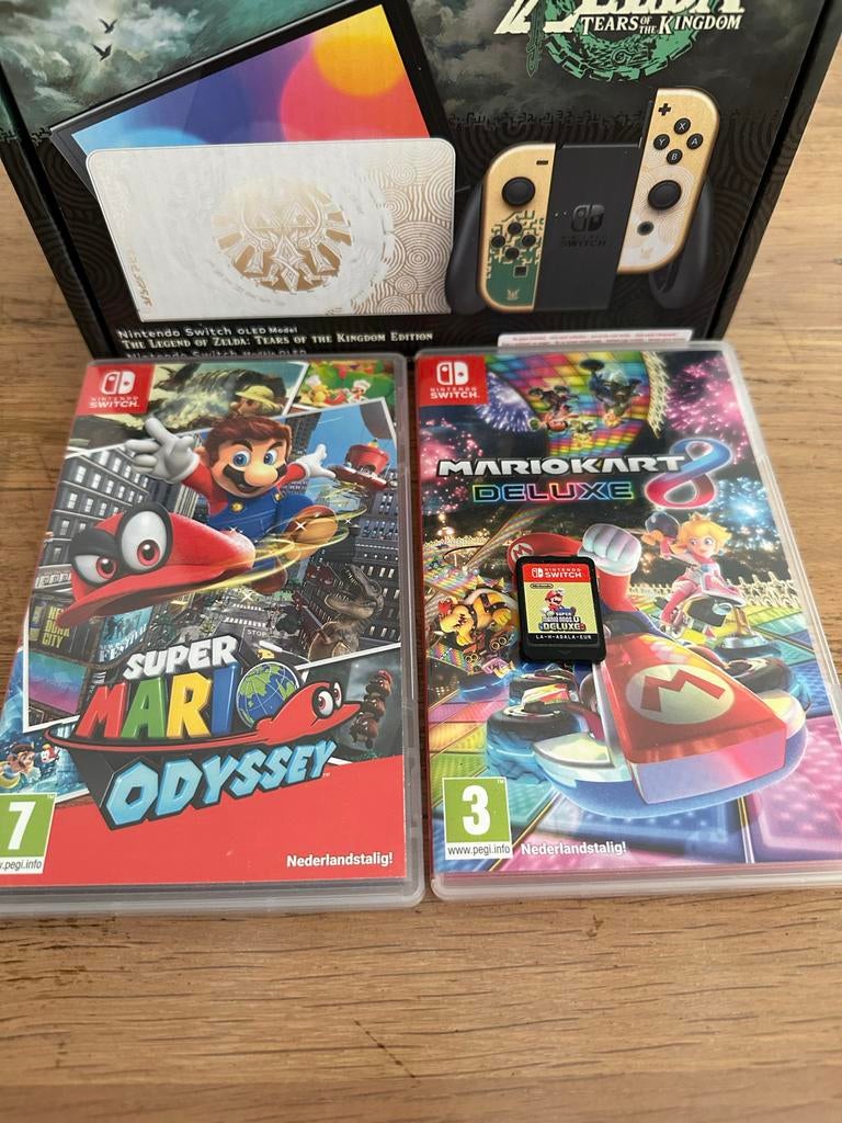 Nintendo Switch OLED Zelda Tears of the Kingdom + 3 games, Spelcomputers en Games, Games | Nintendo Switch, Eén computer, Zo goed als nieuw