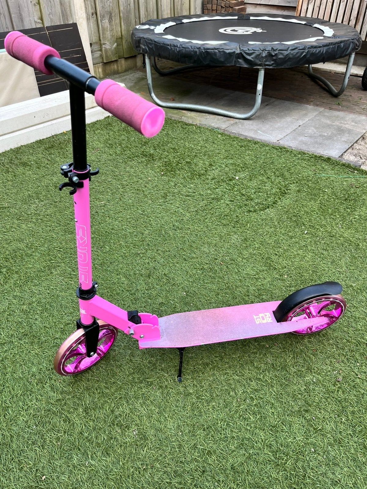 Roze step met grote wielen van Story, Fietsen en Brommers, Steps, Ophalen, Zo goed als nieuw, Gewone step