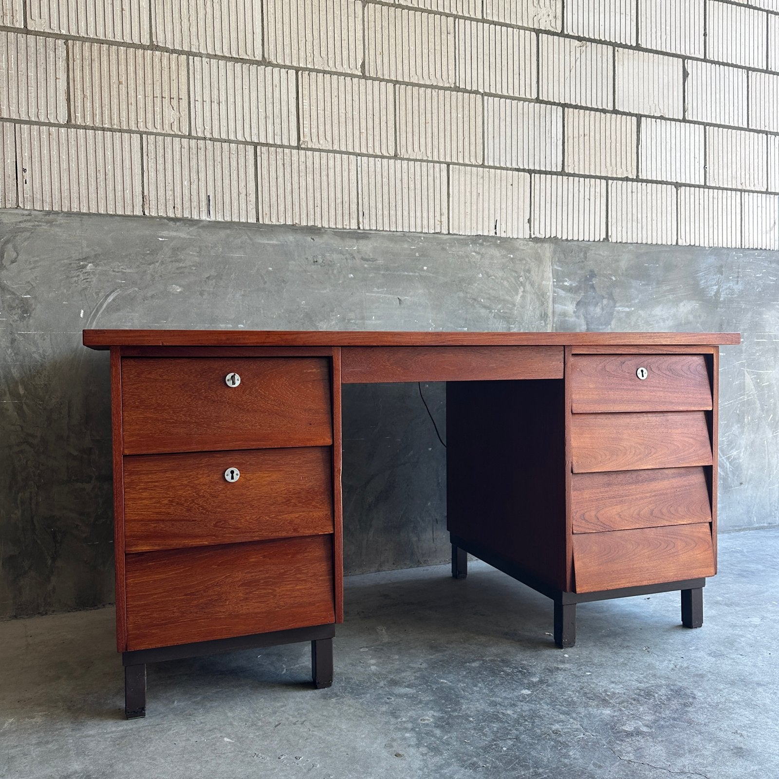 Vintage teak bureau jaren ’60 — Deens design look, 6 laden, Huis en Inrichting, Bureaus, Ophalen, -, Hout, -
