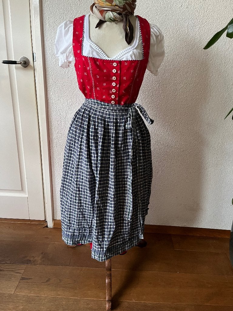 Rode Wenger Dirndl compleet maat 40 N 35, Maat 38/40 (M), Wenger, Ophalen of Verzenden, Overige thema's