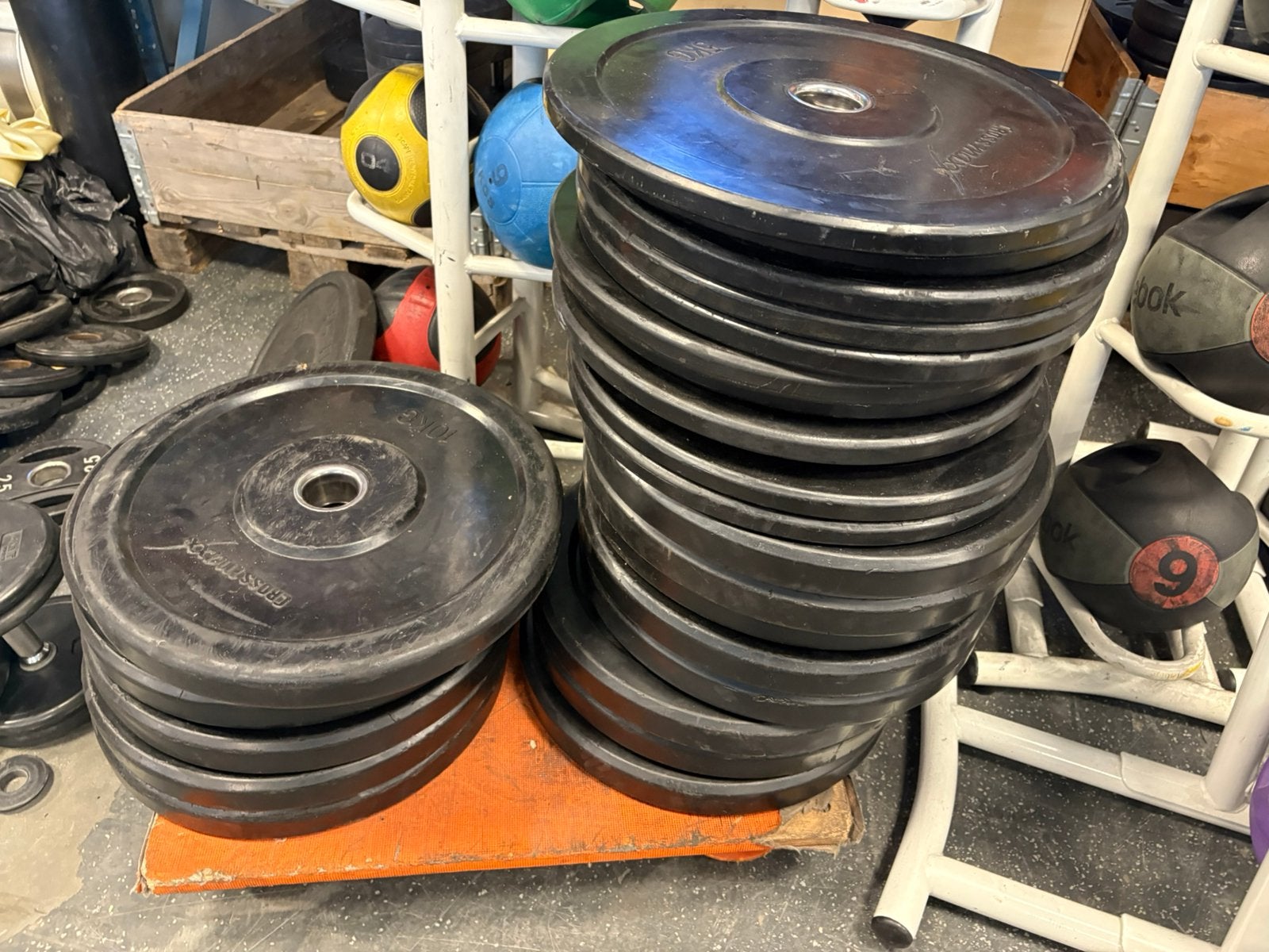 Crossmaxx bumperplates 10 x 5 en 10 x 10 kg, Ophalen, Halterschijven, Gebruikt, 150 kg