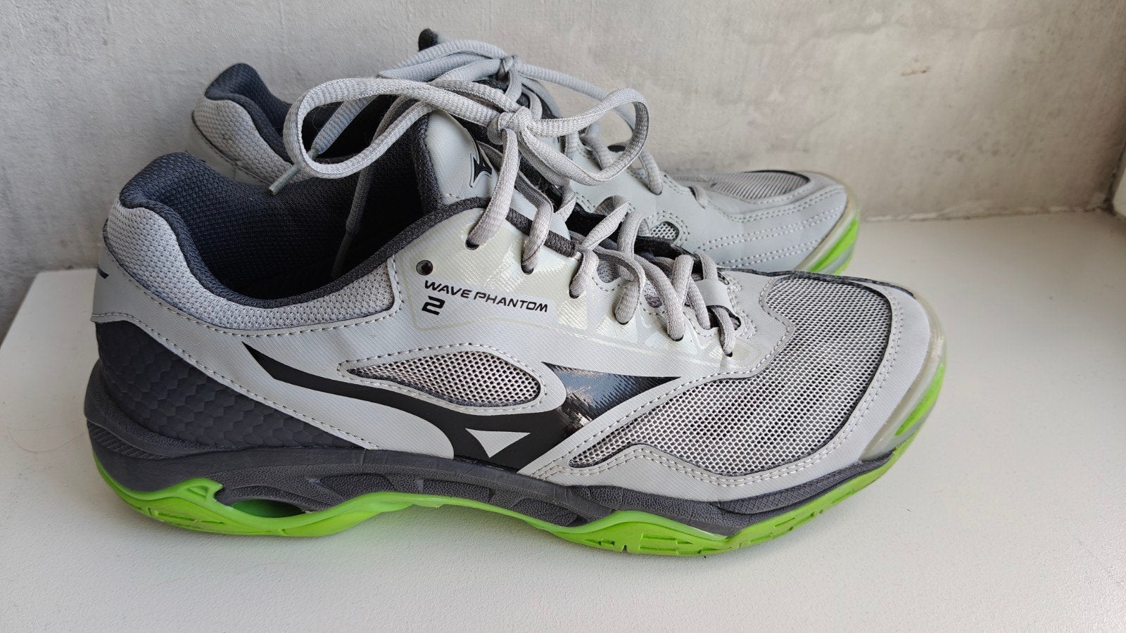 Mizuno Wave Phantom 2 sportschoenen - Maat 40.5, Sportschoenen, Ophalen of Verzenden, Grijs, Gedragen