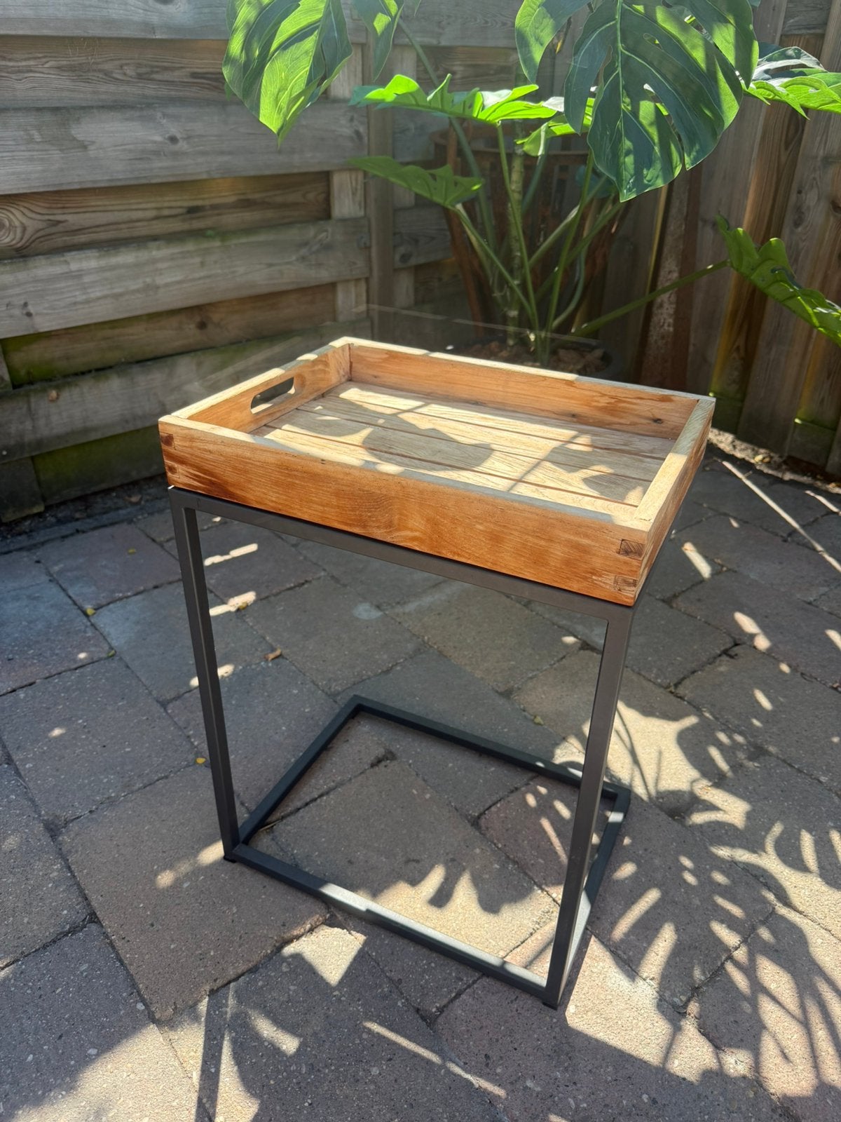 Bijzettafel met teakhouten dienblad, Ophalen, 50 tot 100 cm, Vierkant, Zo goed als nieuw