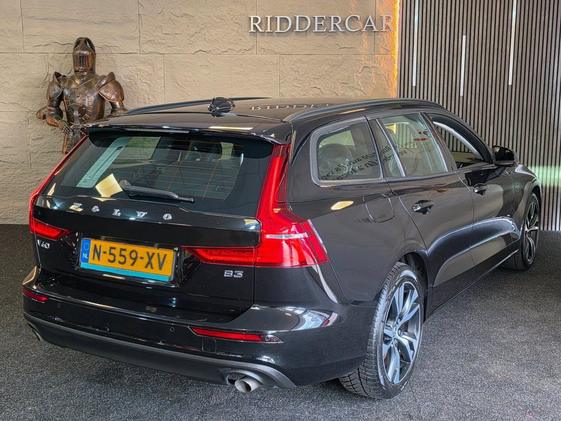 Volvo V60 2.0 B3 Momentum|GARANTIE|NAP|TREKHAAK|CRUISE|CAMER, Dealer onderhouden, 4 cilinders, 1969 cc, Origineel Nederlands