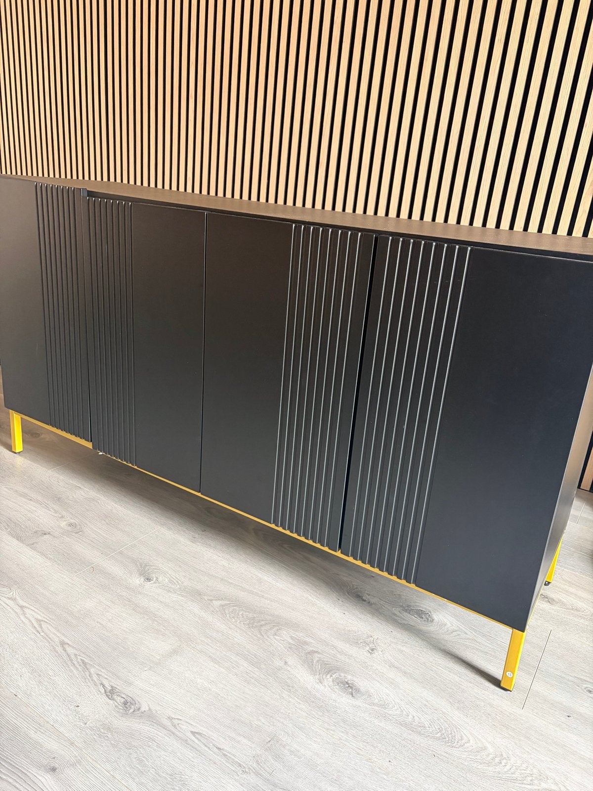 Stijlvol zwart dressoir met gele accenten, Ophalen, 150 tot 200 cm, Zo goed als nieuw, Metaal