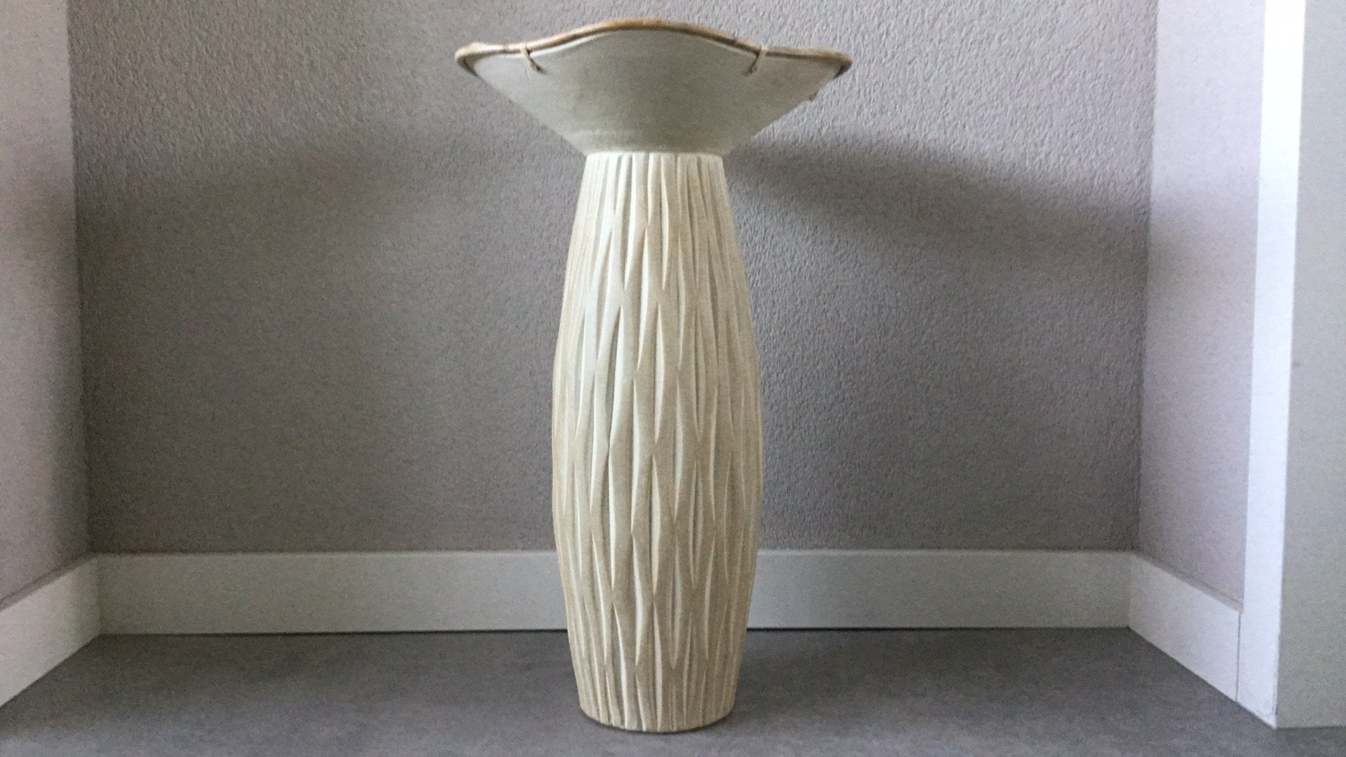 Beige vaas met een bamboe randje, Ophalen, Zo goed als nieuw, Beige
