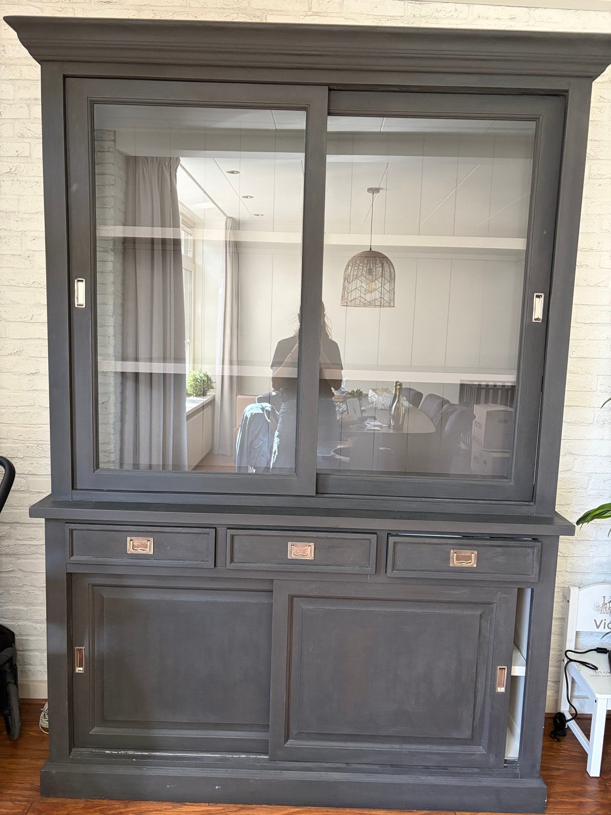 Antraciet Vitrinekast met Schuifdeuren - L154xB48xH220 cm