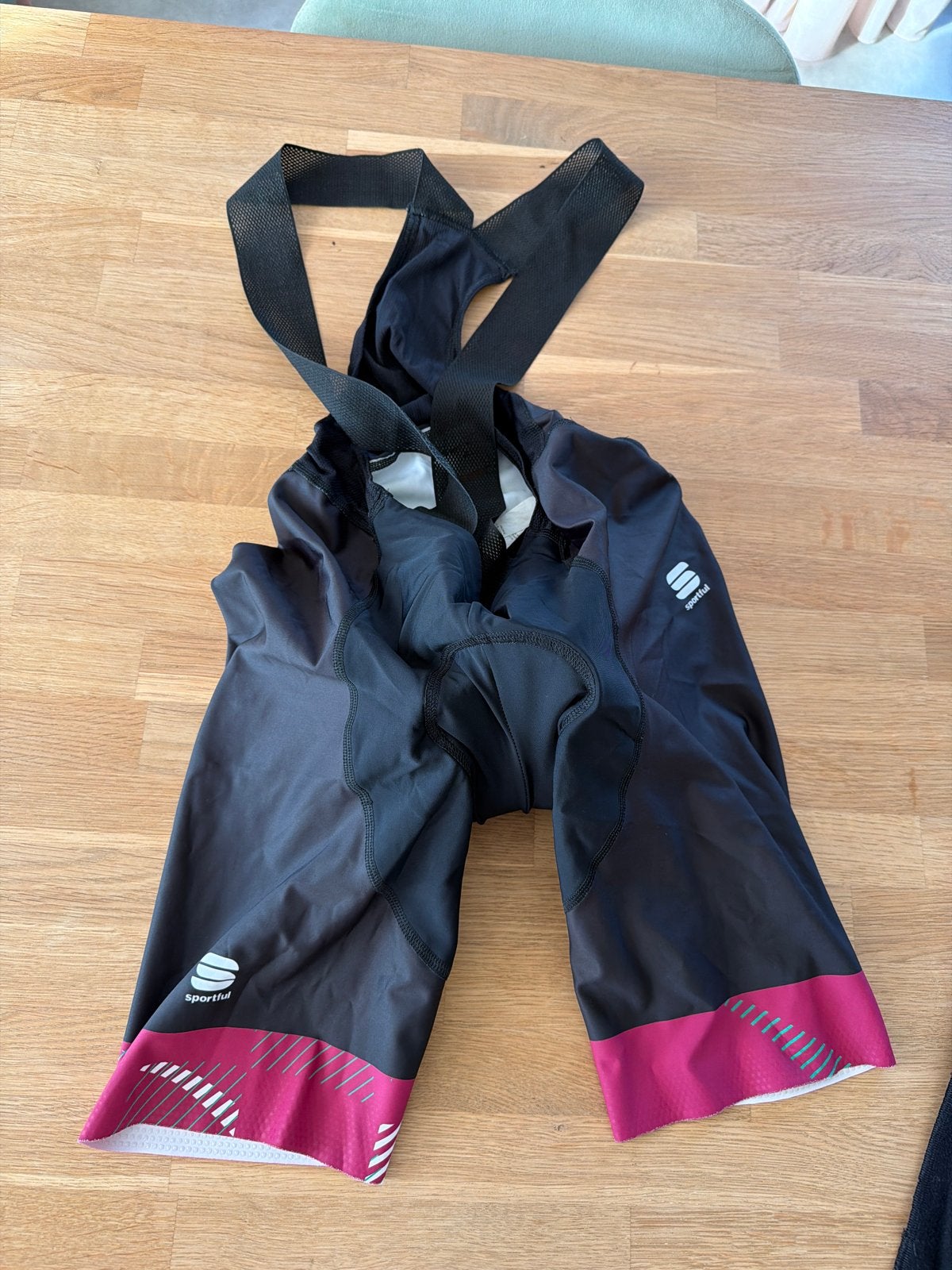 Sportful korte fietsbroek met bretels - Maat XL, Fietsen en Brommers, Fietsaccessoires | Fietskleding, Zo goed als nieuw, Dames