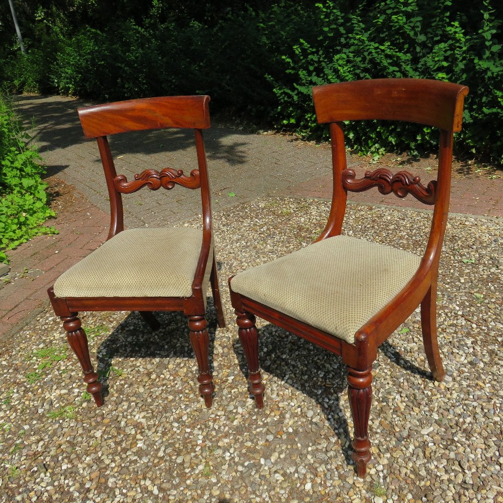 2 Oude Biedermeier, stijl mahonie houten eetkamer stoelen., Antiek en Kunst, Antiek | Meubels | Stoelen en Banken, Ophalen