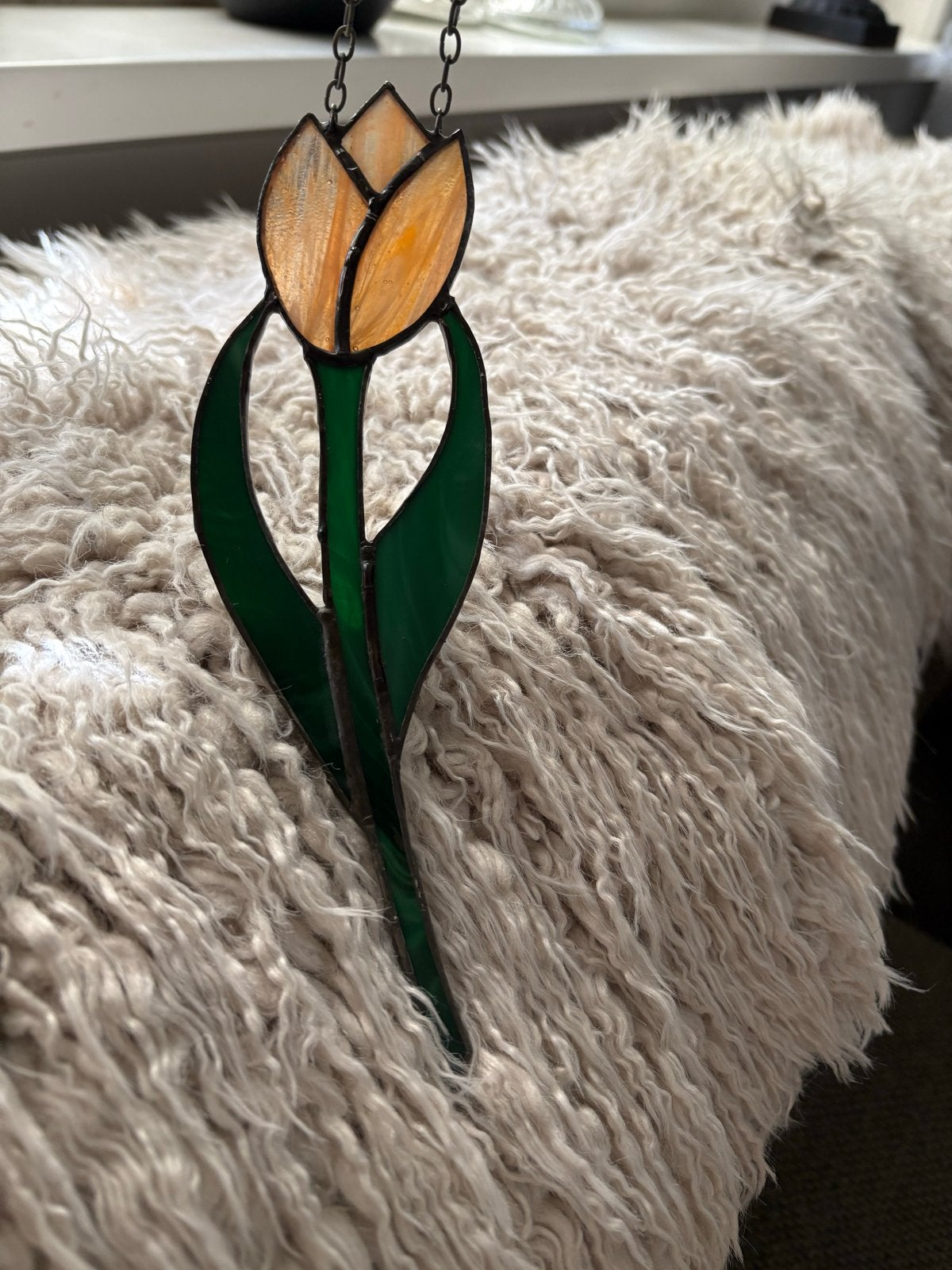 Glas in lood tulp 22cm met ketting, Huis en Inrichting, Ophalen of Verzenden, Gebruikt, Meerkleurig, Glas