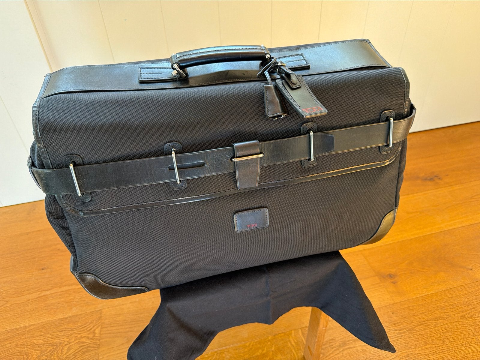 TUMI Kledingtas/Reistas met Wieltjes - Zwart, Gebruikt, 20 tot 30 cm, Zwart, Ophalen of Verzenden
