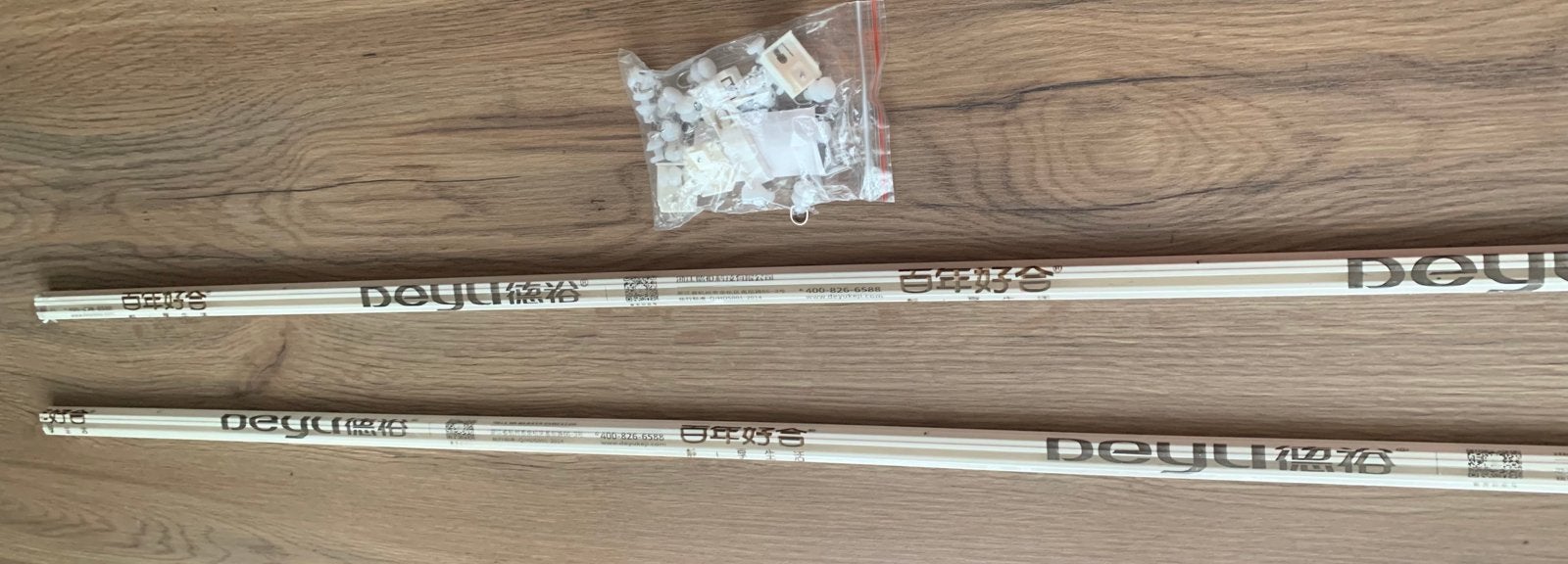 2 stuks nieuwe gordijn rails kunststof 90 cm inclusief monta, Ophalen of Verzenden, Nieuw, 50 tot 100 cm, Kunststof rail
