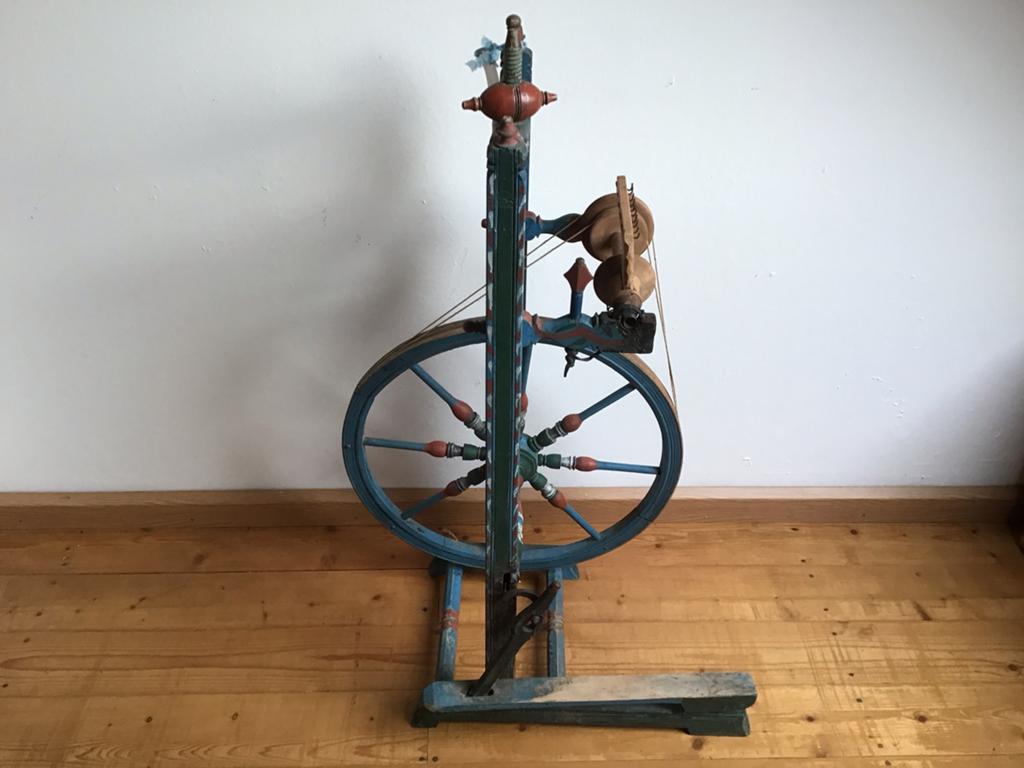 Oud spinnewiel, Ophalen, Gebruikt, Spinnewiel