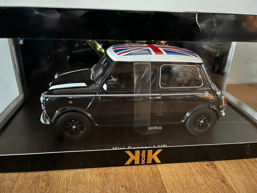 Mini Cooper | KK Scale | 1:12 | Zwart wit dak Engelse vlag, Ophalen of Verzenden, Nieuw, 1:9 t/m 1:12, Auto