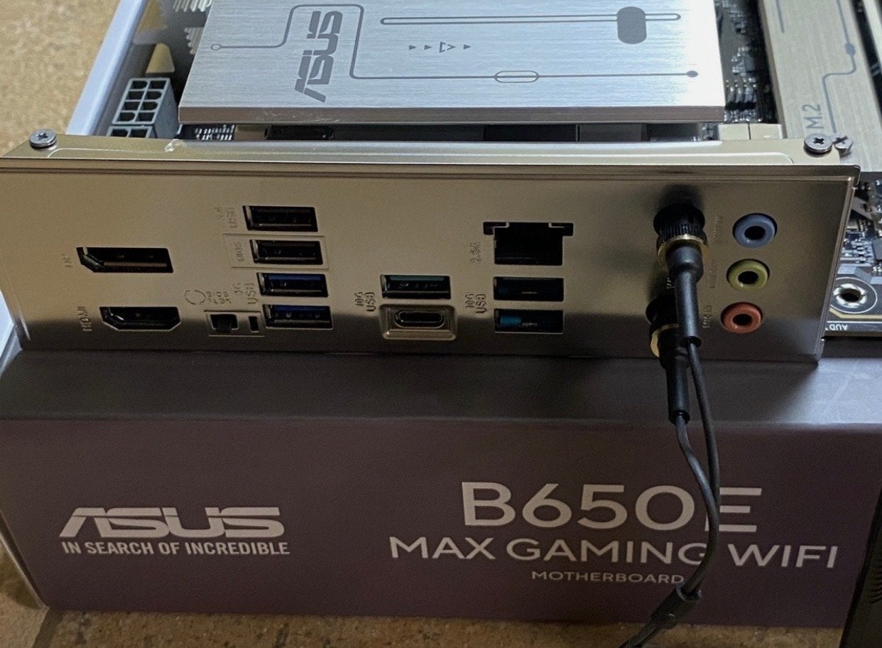 ASUS ROG Strix B650E-E Gaming WiFi Moederbord, Ophalen of Verzenden, Zo goed als nieuw, AMD, DDR5