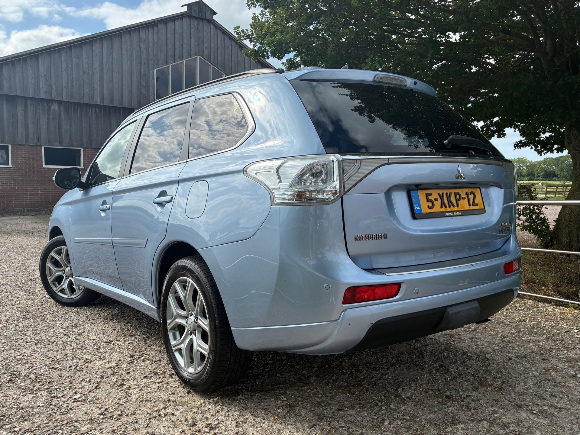 Mitsubishi Outlander 2.0 PHEV Executive Edition | Half leder, Zwart, 4 cilinders, Blauw, Leder en Stof