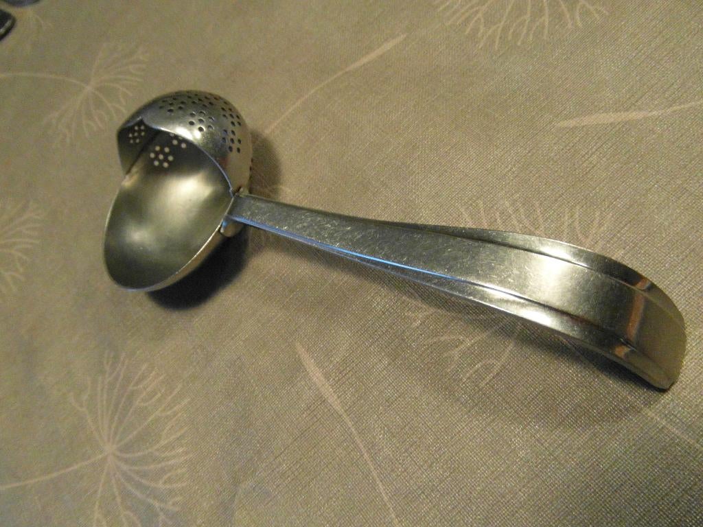 thee ei van Gero Zilmeta  theezeef met lekbakje 5160, Antiek en Kunst, Ophalen of Verzenden