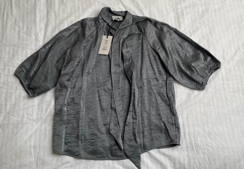 dames blouse SHOEBY maat M kleur zilver NIEUW met kaartje, Shoeby, Ophalen of Verzenden, Nieuw, Maat 38/40 (M)