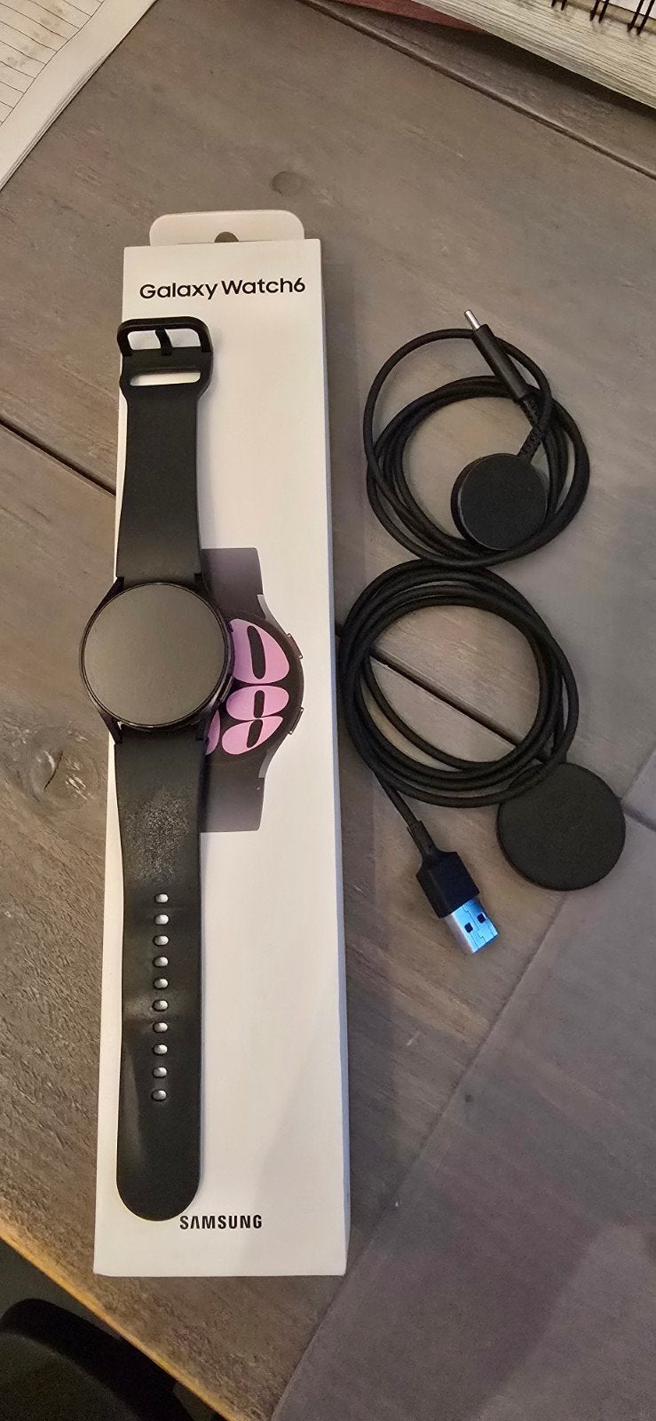 Samsung Watch 6 in goede staat met 2 opladers, Zwart, Ophalen of Verzenden, Zo goed als nieuw, Samsung