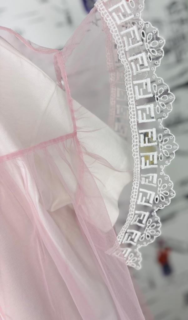 Fendi roze tule jurk met FF mouwtjes maat 8 NIEUW (820 euro), Customercare@fendi.com, Fendi EU, Nieuw, Jurk of Rok