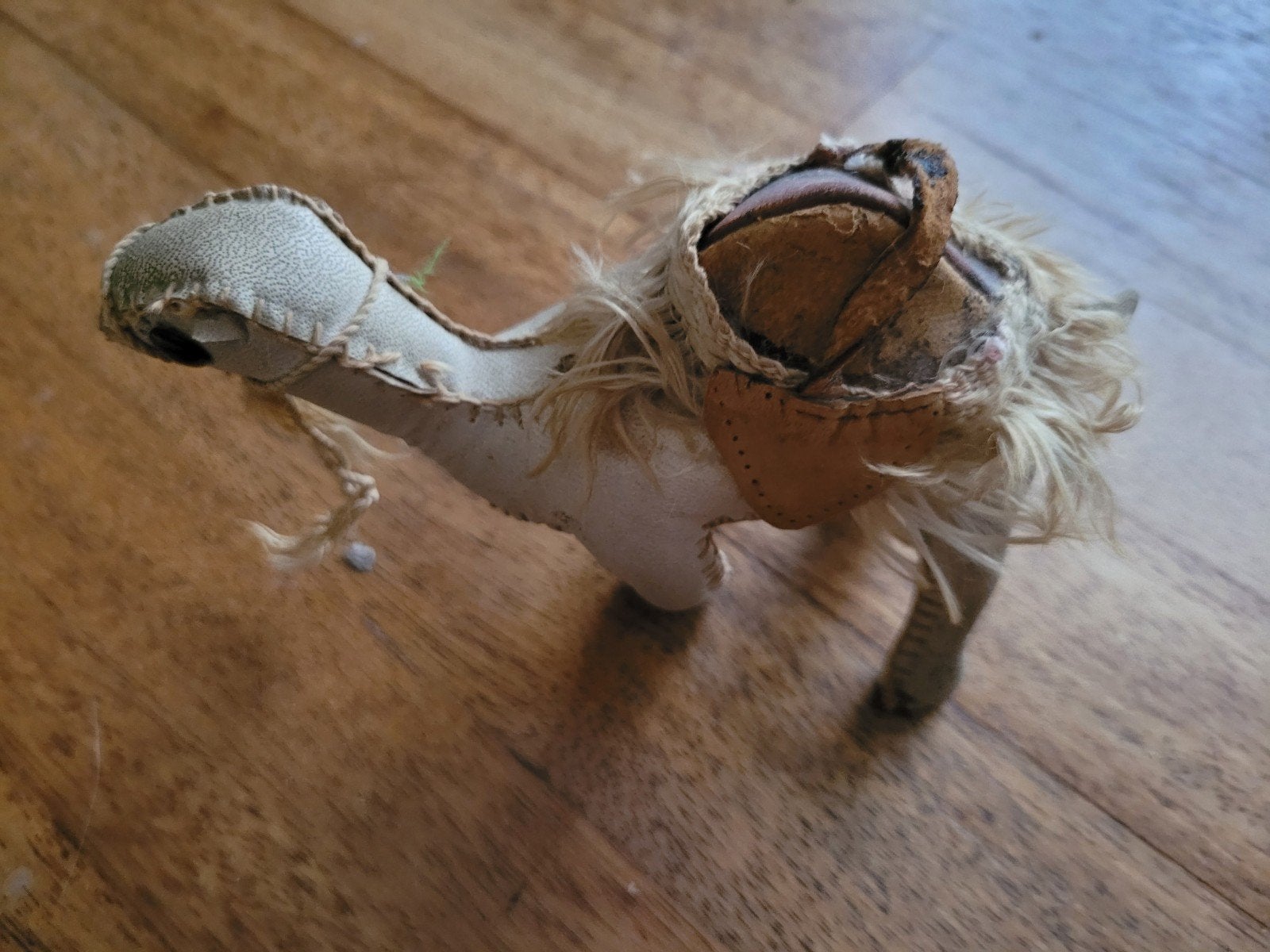 Decoratieve leren kameel - Handgemaakt beeldje, Ophalen of Verzenden, Gebruikt