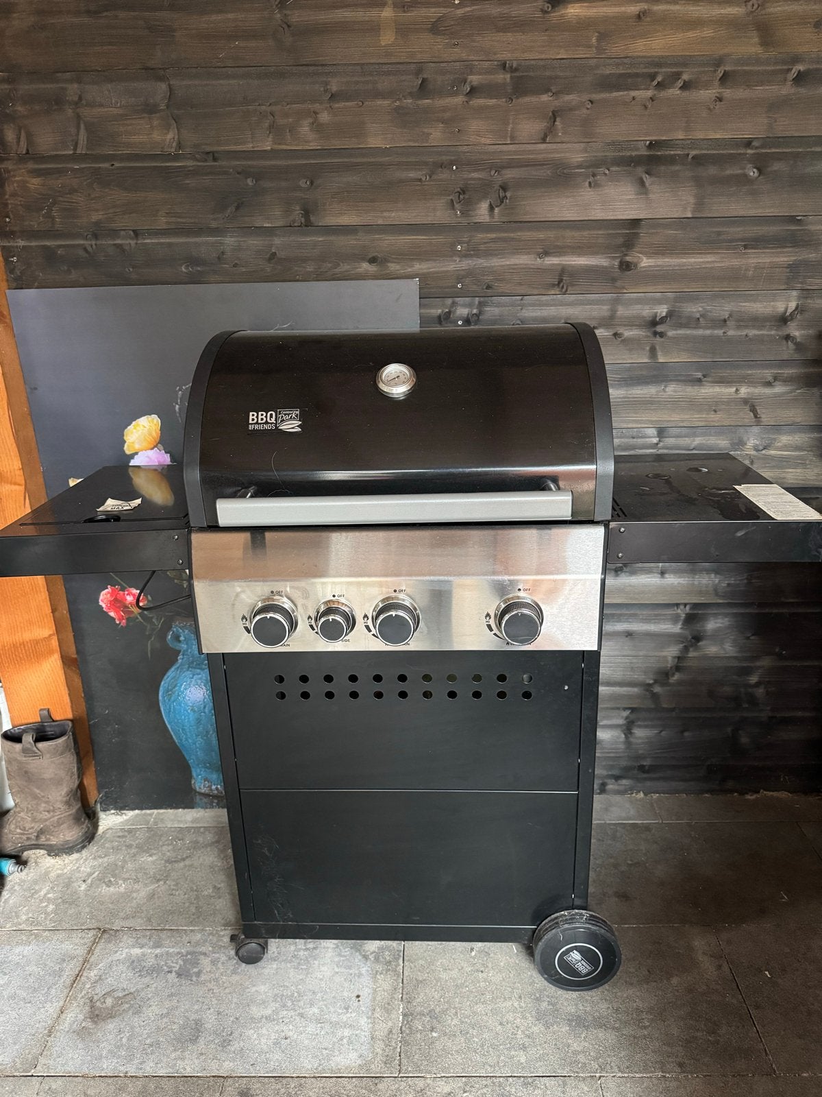 BBQ & Friends Central Park Gasbarbecue met zijbrander, Ophalen, Gebruikt