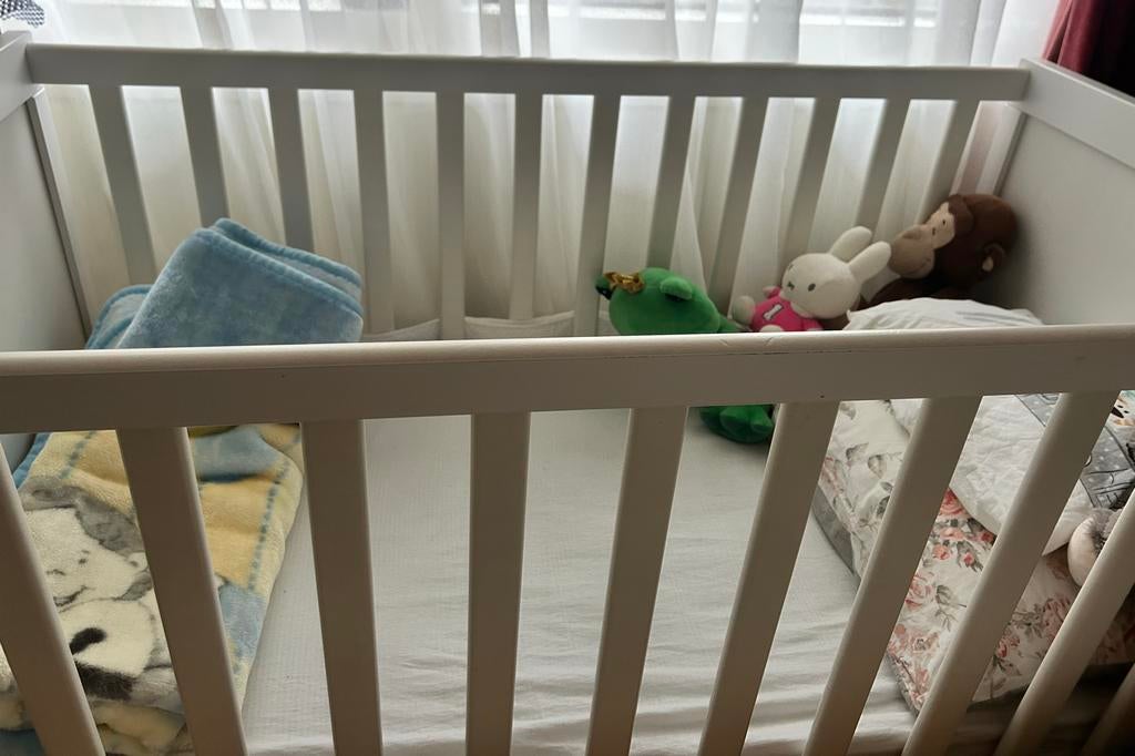 IKEA SUNDVIK babybedje, Kinderen en Baby's, Babywiegjes en Ledikanten, Ophalen, Zo goed als nieuw, Ledikant