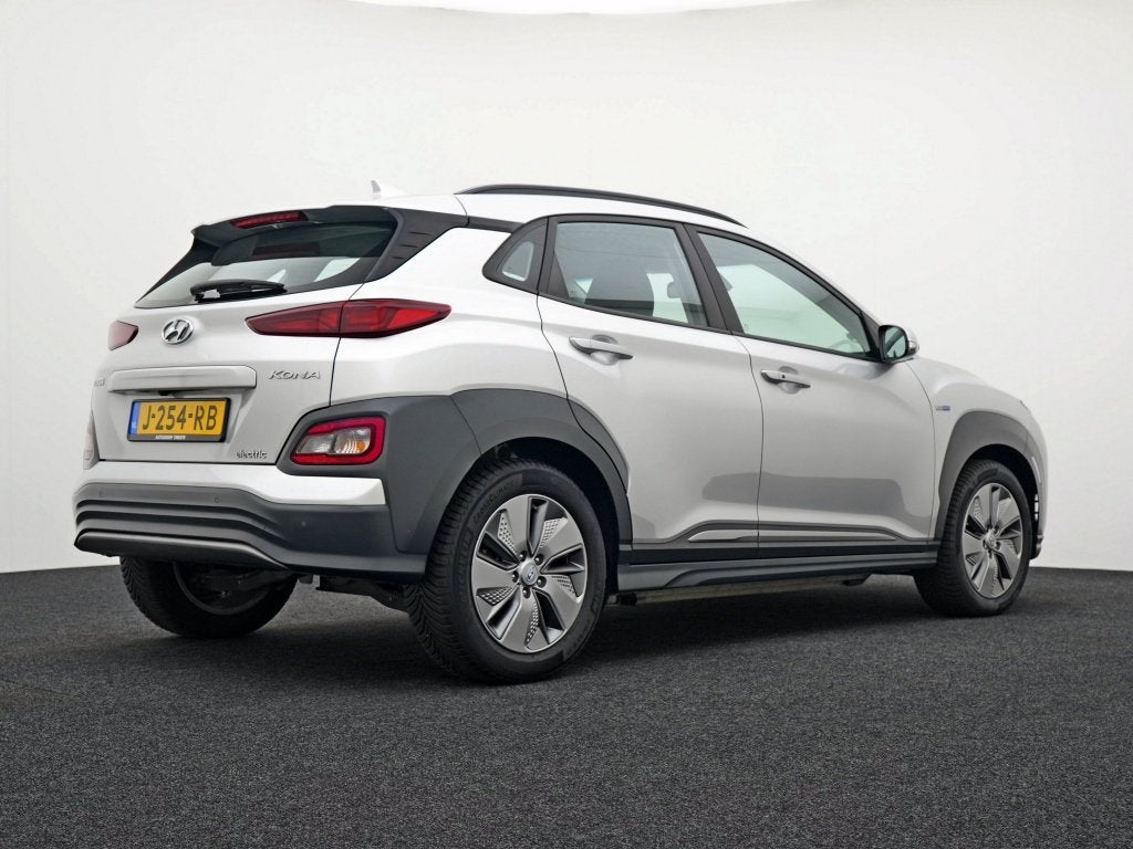 Hyundai KONA EV Comfort 64 kWh | 3-Fase | Camera | SOH 95,4%, Auto's, Gebruikt, Zwart, Origineel Nederlands, Automatische klimaatregeling