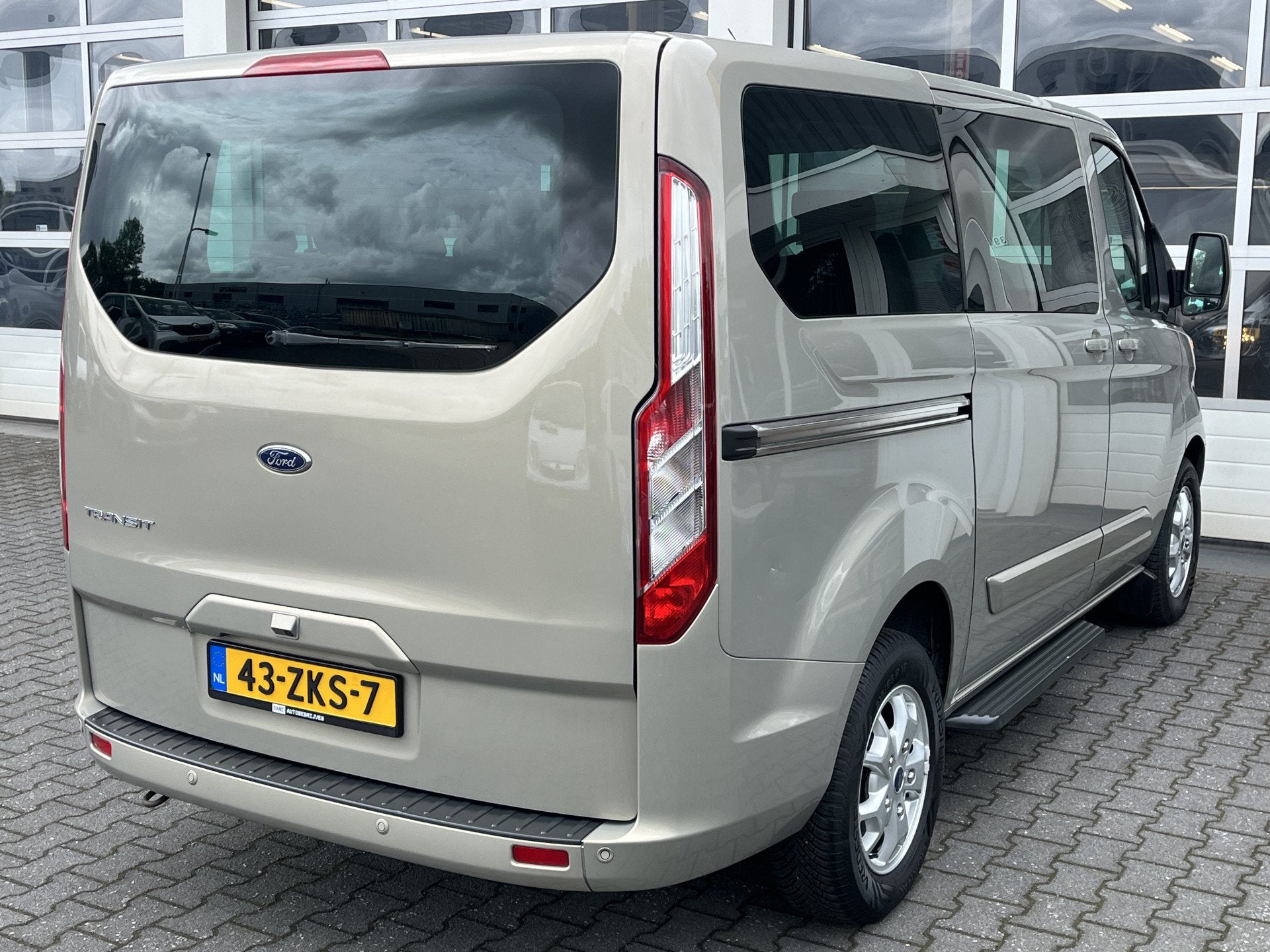 Ford Transit Custom 8 persoons 300 2.2 TDCI 155 PK L1H1 Tita, Auto's, Ford, Voorwielaandrijving, Euro 5, 15 km/l, Gebruikt