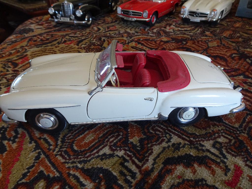 MERCEDES BENZ 190 SL 1955   MAISTO  GEEN DOOS, Ophalen of Verzenden, Zo goed als nieuw, Auto, Maisto