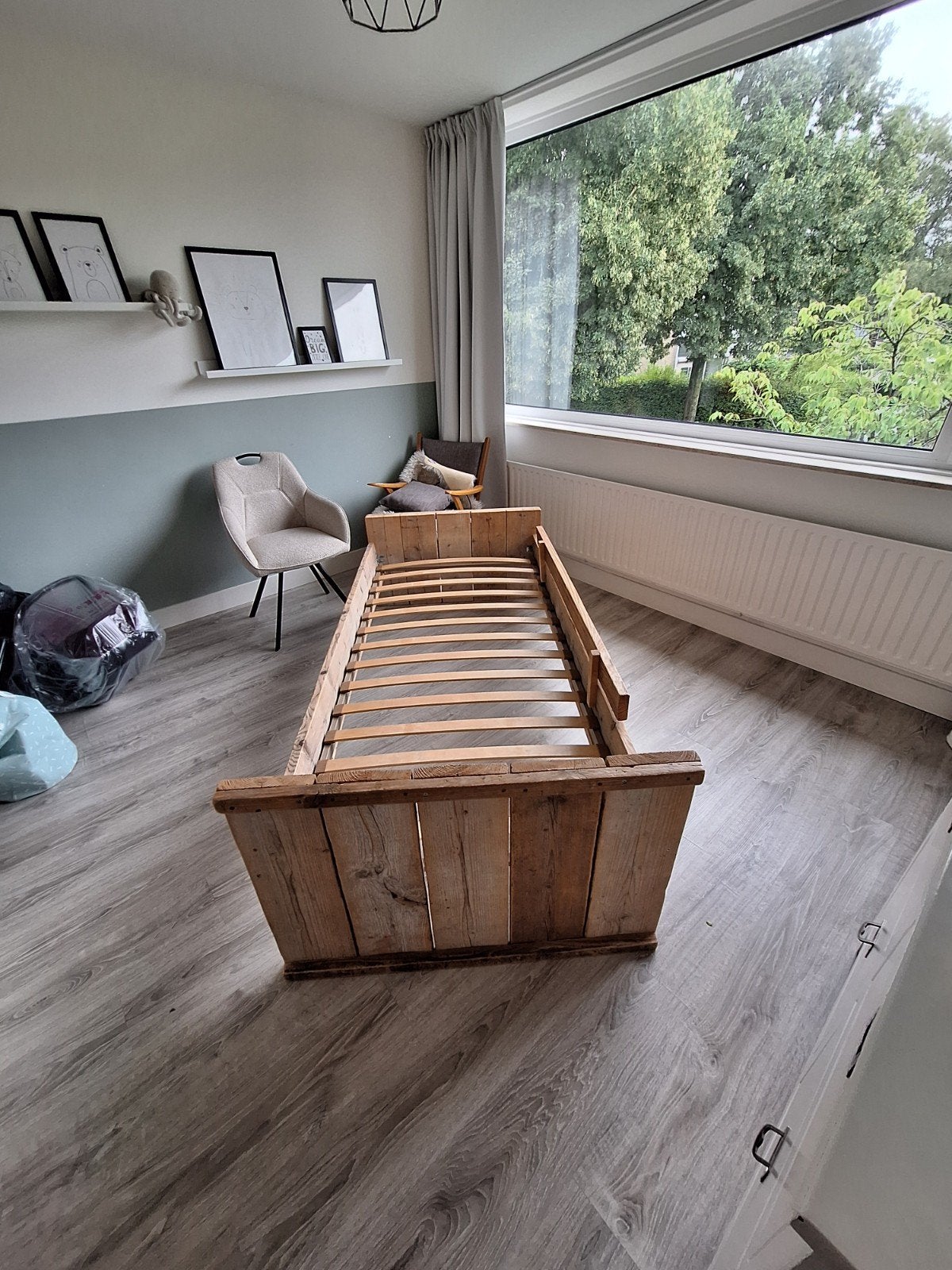 Te koopEenpersoonsbed steigerhout met lattenbodem 200cm x 90, Kinderen en Baby's, Kinderkamer | Bedden, Ophalen, Gebruikt, 180 cm of meer