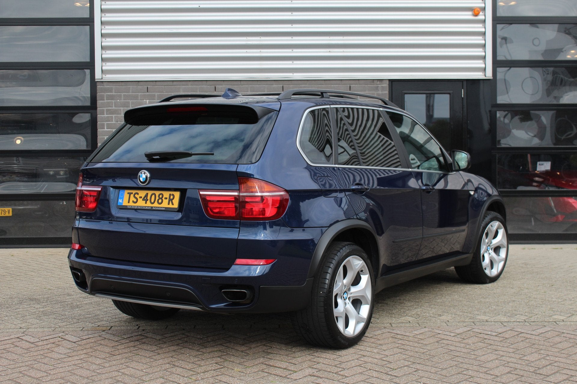 BMW X5 xDrive50i High Executive / ACC / Panoramadak / Softcl, Auto's, BMW, Euro 5, Stof, Met garantie (alle), Origineel Nederlands