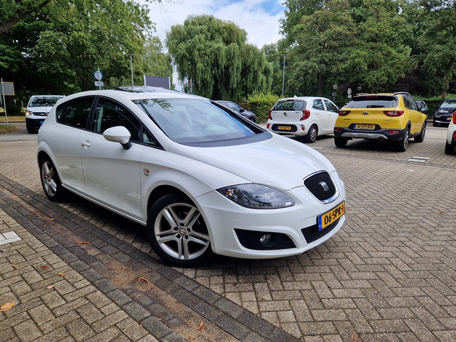 Seat Leon 1.2 TSI 77KW 2011 Wit, Auto's, Voorwielaandrijving, Dealer onderhouden, 4 cilinders, Leon