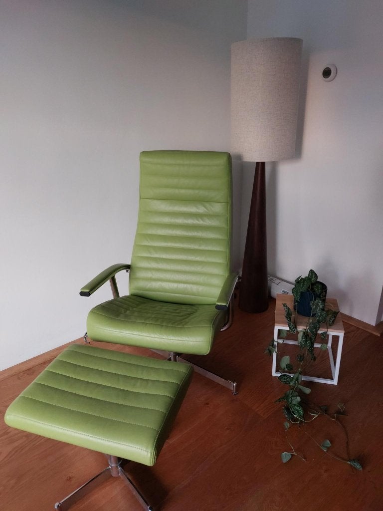 Fauteuil  stoel  groen (leer) met verstelbare rugleuning, Ophalen, Gebruikt, 50 tot 75 cm, Leer