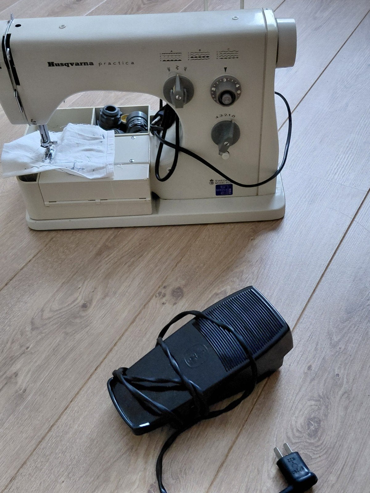 Te koop, Ophalen, Gebruikt, Naaimachine, Husqvarna