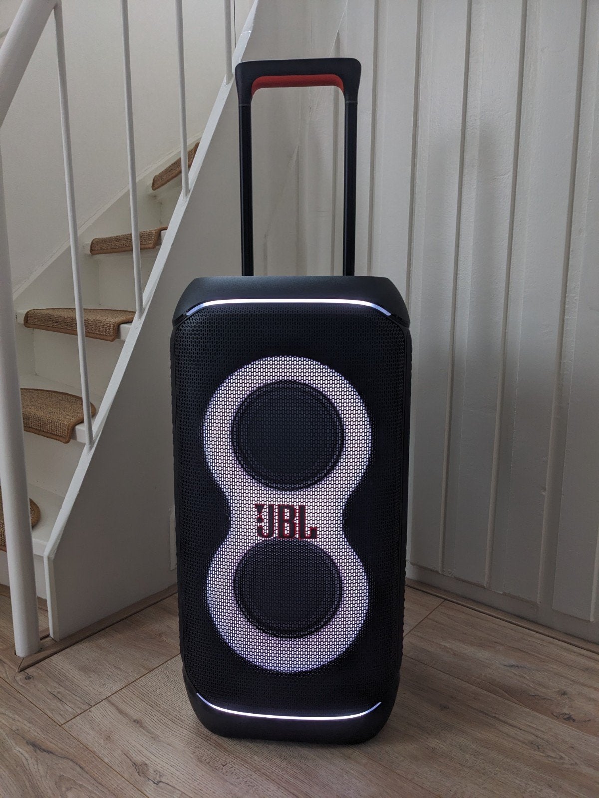 Te huur: JBL PartyBox 320 - Krachtige Party Speaker